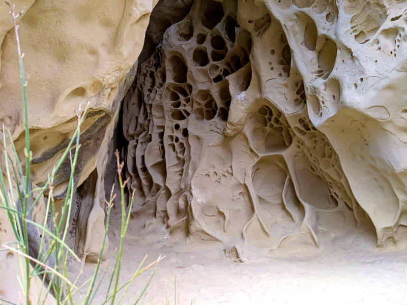 10 - Antichi borghi e le grotte di Soprasasso