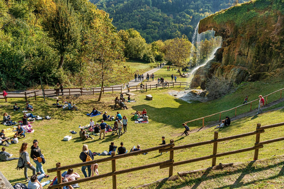 15 - Le cascate dell'Aneva e la grotta di Labante